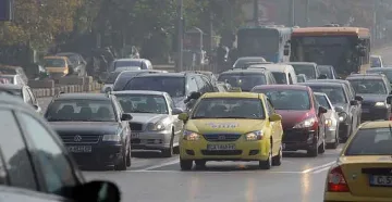 Спират коли с фарове менте