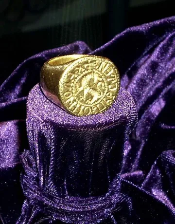 Пръстенът на цар Калоян отива в Лувъра