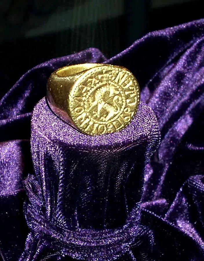 Пръстенът на цар Калоян отива в Лувъра