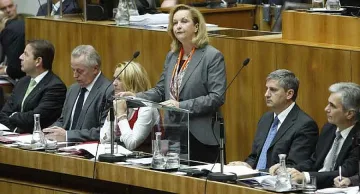 Феминистки пренаписват химна на Австрия