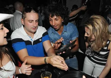 Енчев заряза София, отваря суши бар в Банско