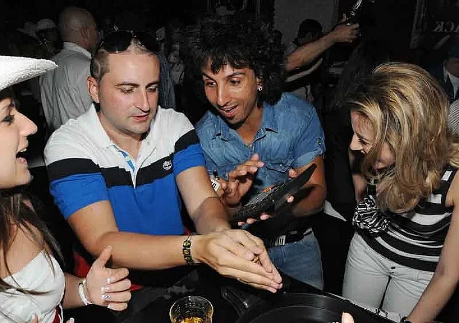 Енчев заряза София, отваря суши бар в Банско