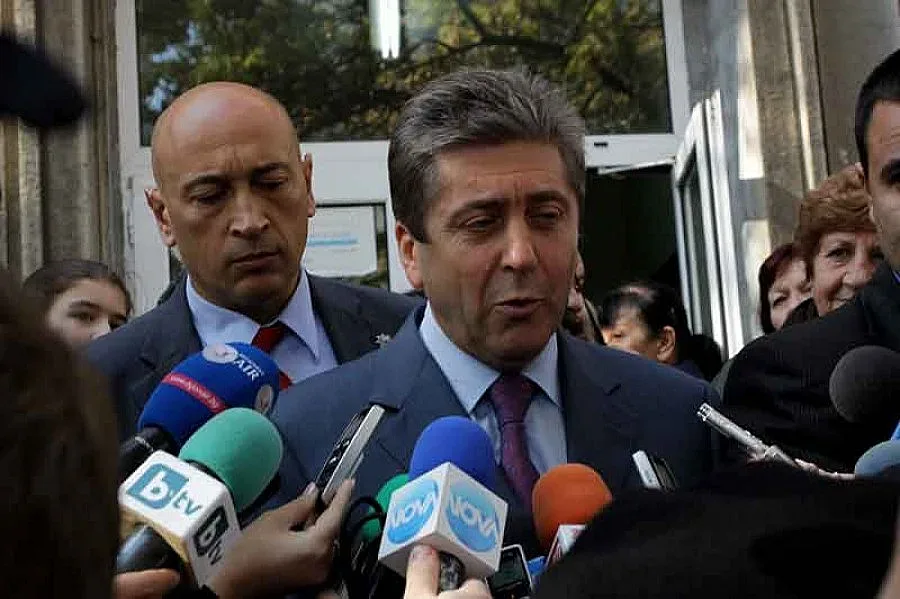 Първанов подкрепи протеста на учените от БАН