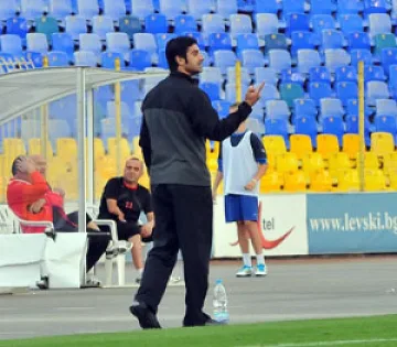 Чужденци се натискат за треньор на "Левски"