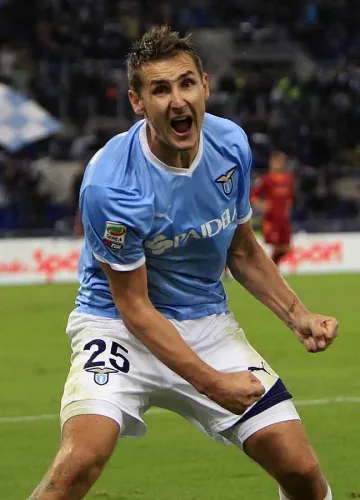 "Лацио" влезе в тройката с 3:0 над "Каляри" 