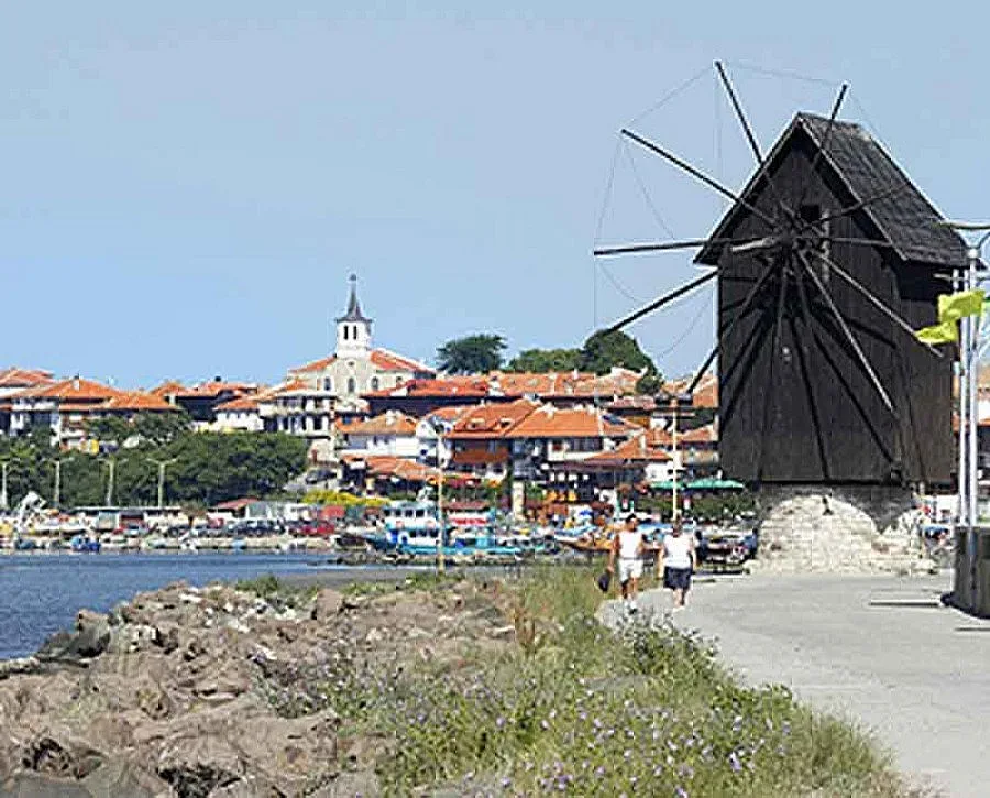 Николай Димитров печели Несебър