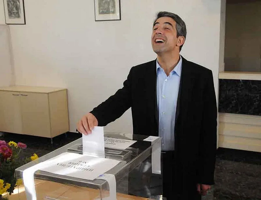 Младите и висшистите избраха Росен Плевнелиев