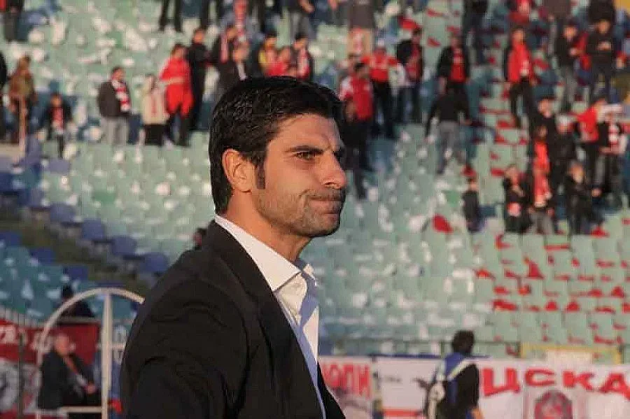 Гонзо оцеля, сам ще оправя кризата в "Левски"