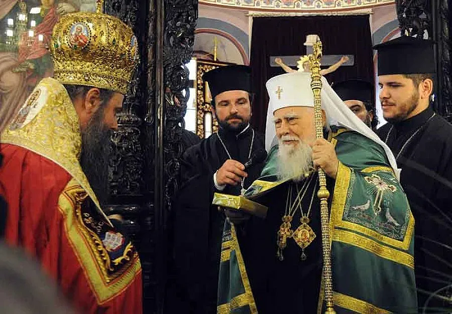 Дядо Николай вдигна асансьор за патриарха