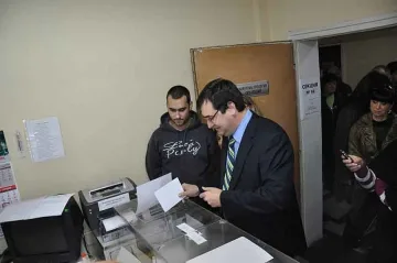 Славчо смени пижамата с костюм