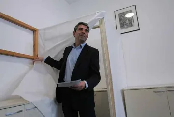 Плевнелиев прави палачинки, после яхва колелото