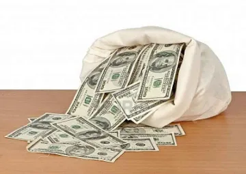 Рибар улови чанта с милиони