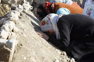 Скърбяща Турция отбелязва националния си празник