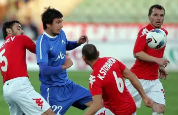 Пената се върна с 1:0 над "Левски", съдията гони Гонзо