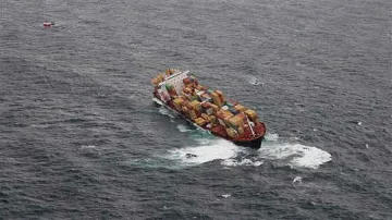 Втори контейнеровоз заседна край Нова Зеландия