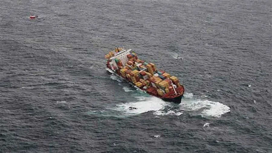 Втори контейнеровоз заседна край Нова Зеландия