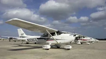 Частници поемат контрола на малките самолетчета