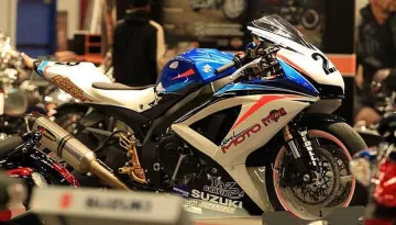 Дават джип на мото шоу