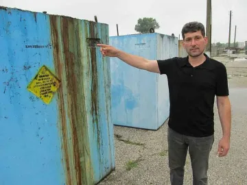 Пламен Стоилов спаси Бъзън от тонове отрови