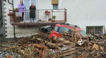 Кални потоци погубиха шестима в Италия