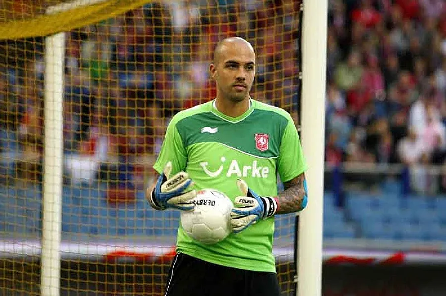 "Тотнъм" също на опашката за Ники Михайлов