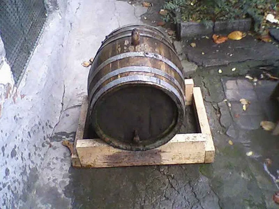 Похабиха 300 литра вино заради бас