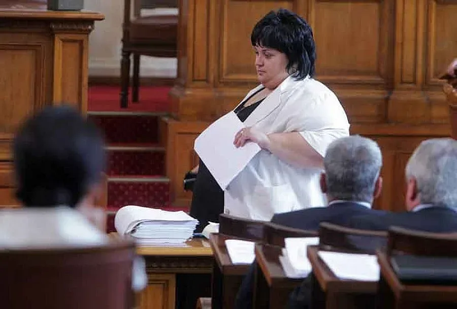 Депутатите се изпокараха заради вота