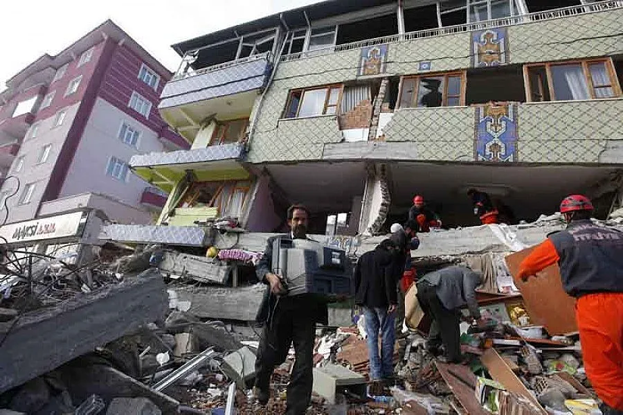 Пращаме 10 спасители и 4 кучета в Турция