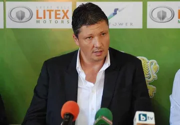 Любо Пенев кани Бербо на кафе