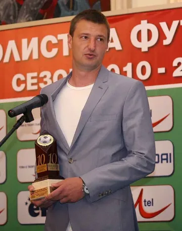 Бивш футболист на ЦСКА и "Левски" свири дербито