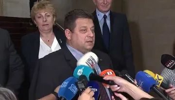 Краят е факт! "Величие" се разпадна в парламента