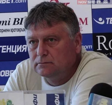 Шефът на "Ботев" (Враца) става треньор от зор