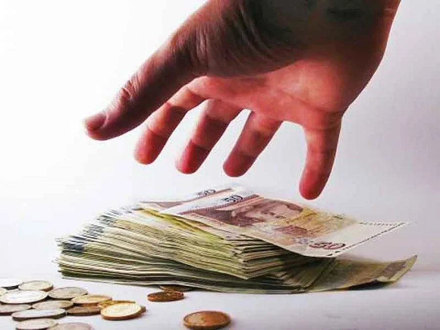 Пълнят партийните касички с по 998 лв. без произход