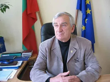 Падна кметът на Тато