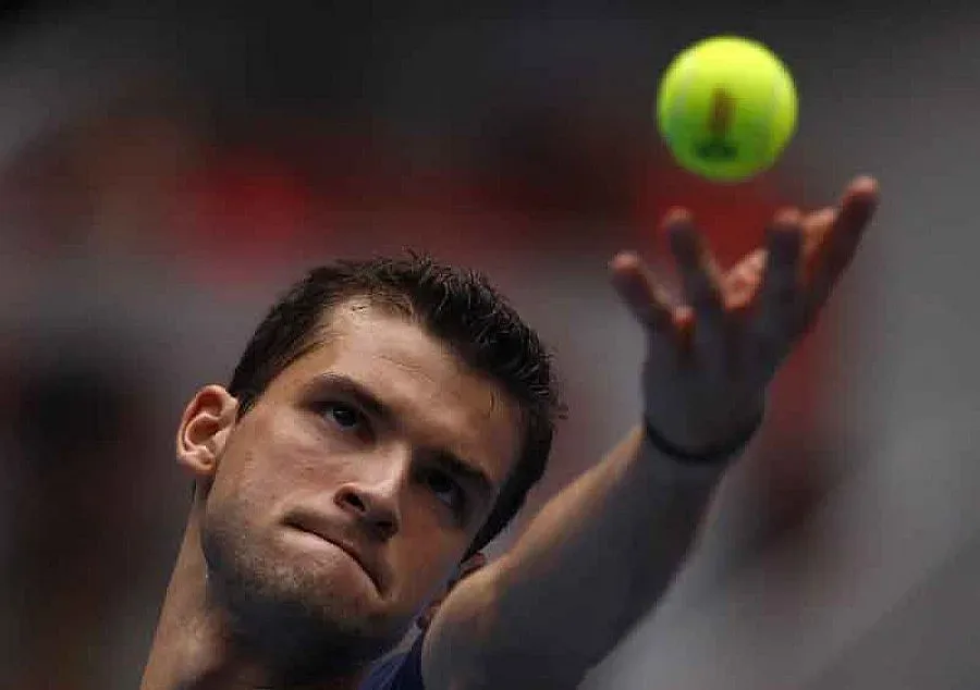 Гришо дава открит урок за деца на корта 