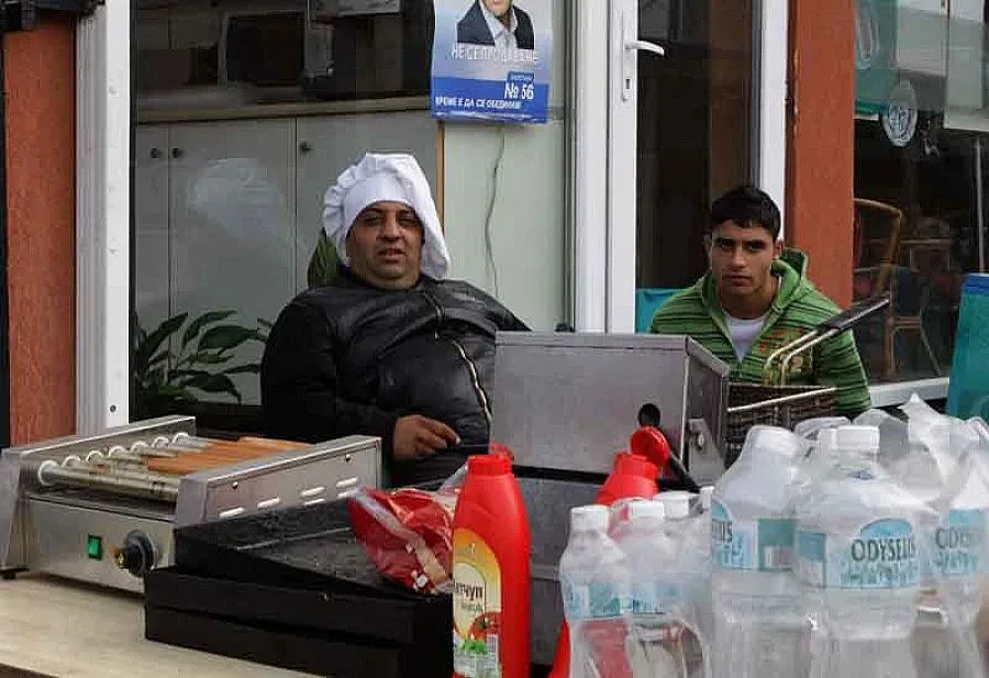 Ромски хотдог смени кебапчето