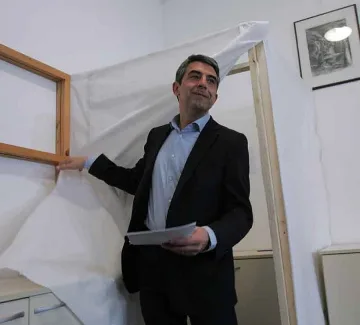 Плевнелиев - 39,83%, Калфин - 29,17%