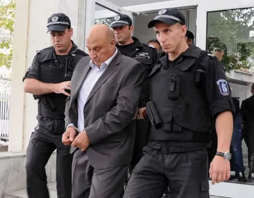 Цар Киро даде гласа си зад решетките