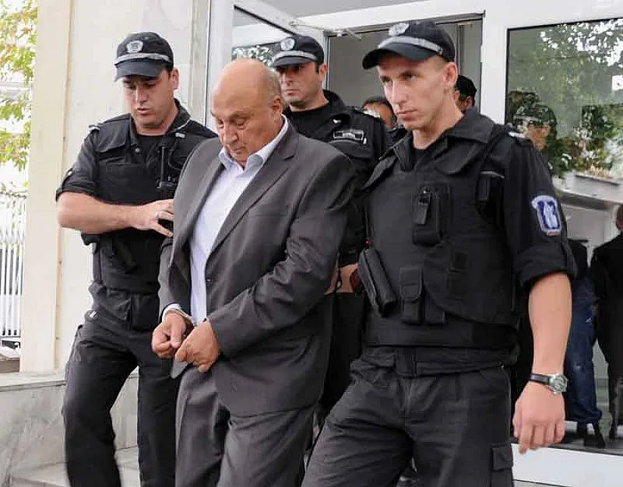 Цар Киро даде гласа си зад решетките