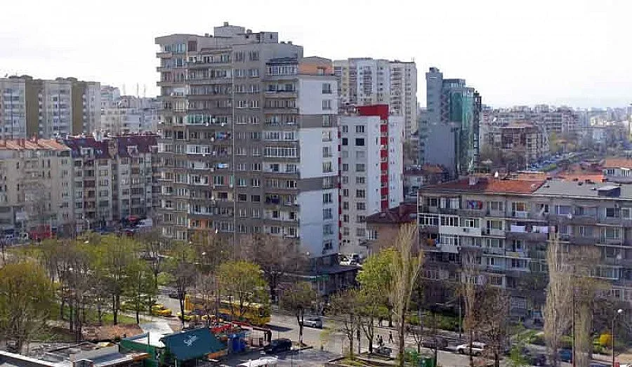 444 избиратели в един апартамент