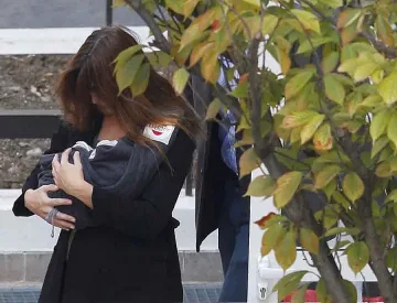 Карла и Джулия се прибраха у дома