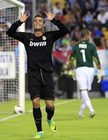 Меси изпусна дузпа, Роналдо с хеттрик 