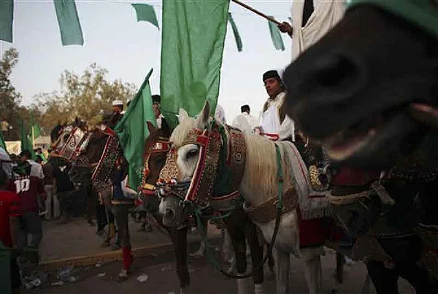 Шейховете от племето на Кадафи поискаха тялото му