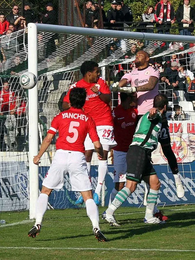 ЦСКА изтърва две точки в калта