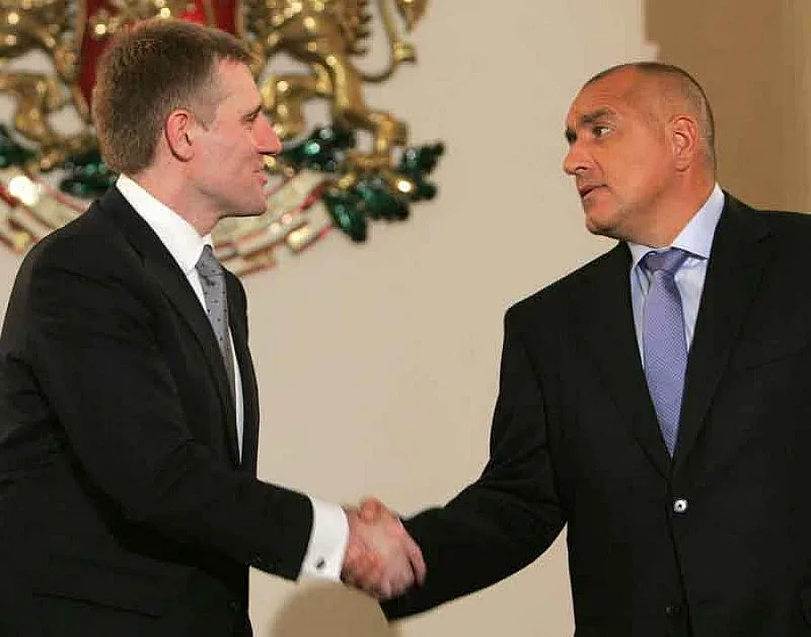 Пускаме ток на Берлускони