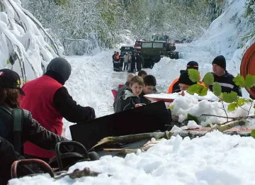 Десетки селища още без ток