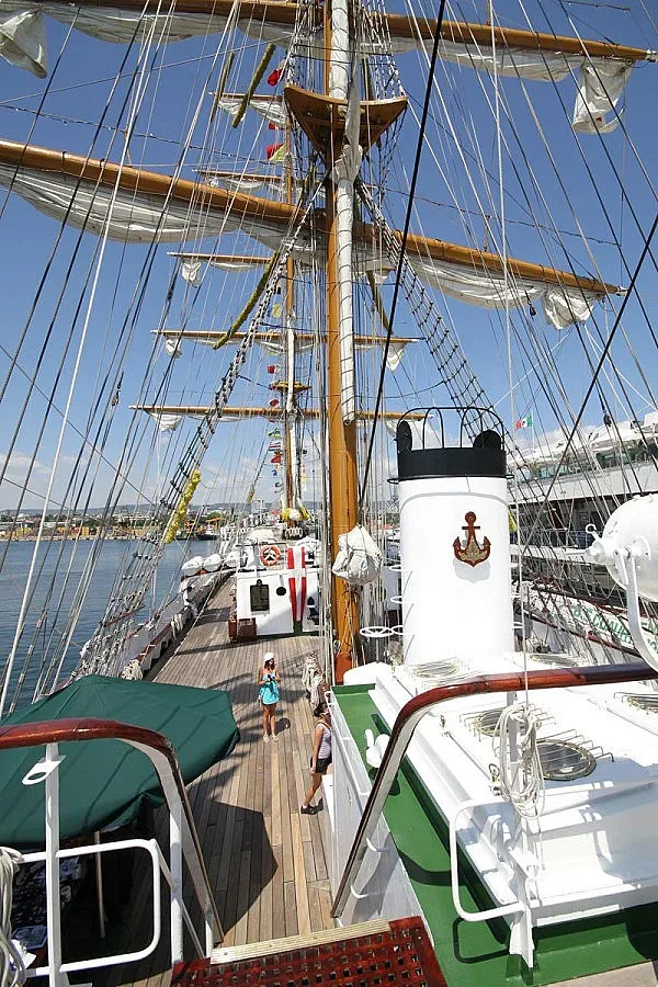 Кандидат-кмет бяга с кораб