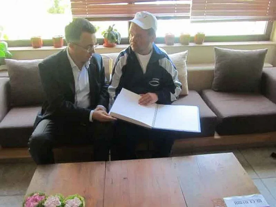 Хасан Азис дари Коран за незрящи