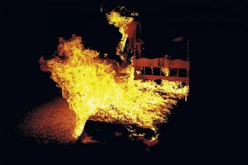 Зарязан подпали легло от ревност