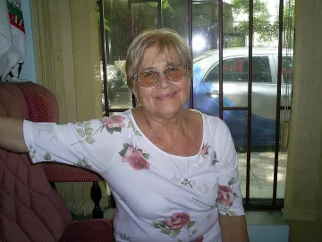 Баба Пепи пак скочи с парашут от 3 000 метра